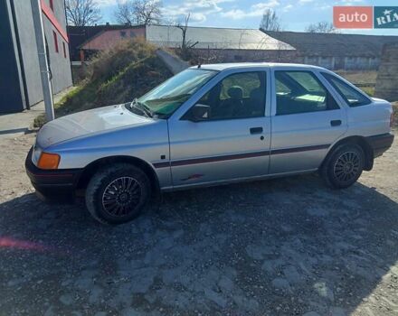 Серый Форд Эскорт, объемом двигателя 1.39 л и пробегом 90 тыс. км за 1800 $, фото 1 на Automoto.ua