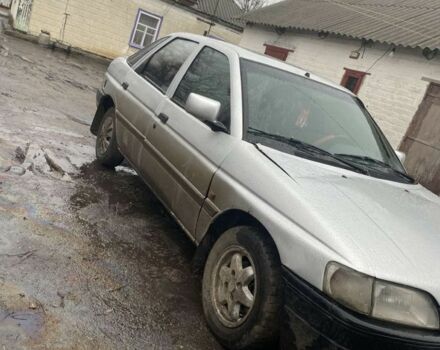 Серый Форд Эскорт, объемом двигателя 1.6 л и пробегом 250 тыс. км за 900 $, фото 1 на Automoto.ua