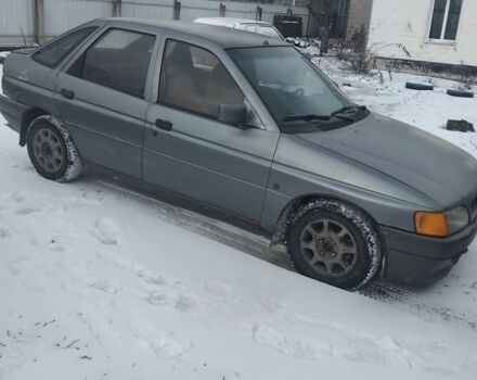 Серый Форд Эскорт, объемом двигателя 1.8 л и пробегом 30 тыс. км за 927 $, фото 1 на Automoto.ua