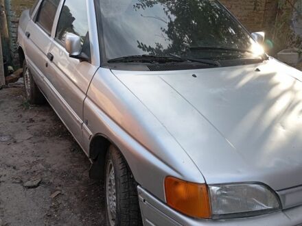 Серый Форд Эскорт, объемом двигателя 1.6 л и пробегом 38 тыс. км за 680 $, фото 1 на Automoto.ua