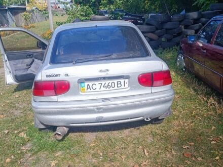 Форд Ескорт 1992 у Черкасах на Automoto.ua Сірий Форд Ескорт, об'ємом двигуна 1.4 л та пробігом 134 тис. км за 727 $, фото 1 на Automoto.ua
