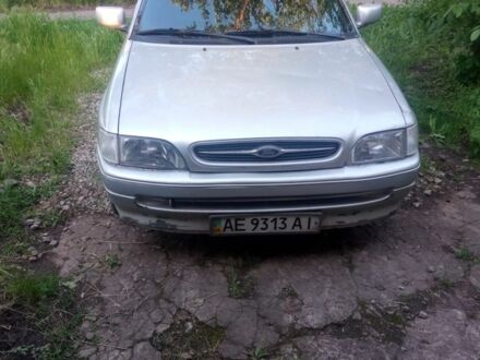 Серый Форд Эскорт, объемом двигателя 1.4 л и пробегом 300 тыс. км за 712 $, фото 1 на Automoto.ua