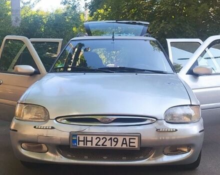 Сірий Форд Ескорт, об'ємом двигуна 1.6 л та пробігом 250 тис. км за 1200 $, фото 1 на Automoto.ua
