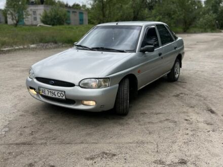 Форд Ескорт 1997 у Павлограде на Automoto.ua Сірий Форд Ескорт, об'ємом двигуна 1.6 л та пробігом 200 тис. км за 1100 $, фото 1 на Automoto.ua