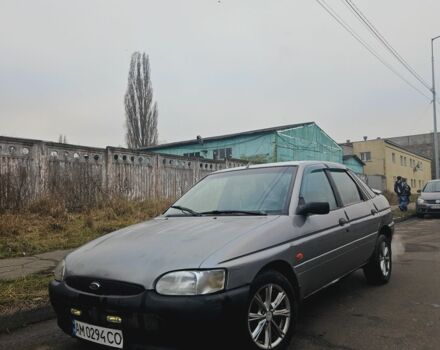 Серый Форд Эскорт, объемом двигателя 1.3 л и пробегом 150 тыс. км за 800 $, фото 1 на Automoto.ua