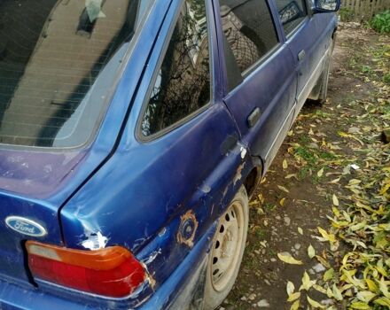 Синий Форд Эскорт, объемом двигателя 1.6 л и пробегом 150 тыс. км за 644 $, фото 1 на Automoto.ua
