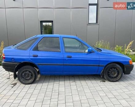 Синий Форд Эскорт, объемом двигателя 1.8 л и пробегом 236 тыс. км за 850 $, фото 3 на Automoto.ua