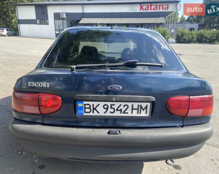 Синий Форд Эскорт, объемом двигателя 1.39 л и пробегом 272 тыс. км за 1100 $, фото 2 на Automoto.ua