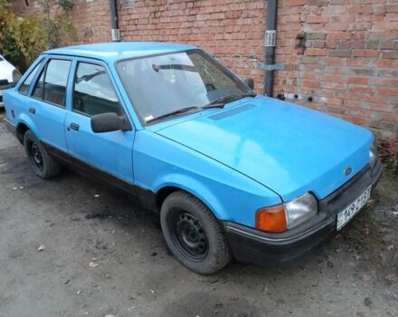 Синий Форд Эскорт, объемом двигателя 1.4 л и пробегом 54 тыс. км за 800 $, фото 2 на Automoto.ua