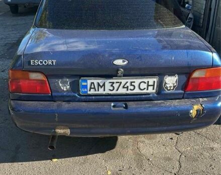 Синий Форд Эскорт, объемом двигателя 1.8 л и пробегом 256 тыс. км за 700 $, фото 3 на Automoto.ua