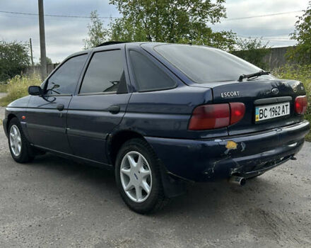 Синий Форд Эскорт, объемом двигателя 1.6 л и пробегом 62 тыс. км за 1500 $, фото 4 на Automoto.ua