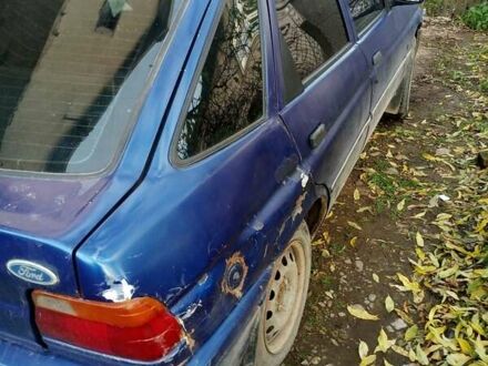 Синий Форд Эскорт, объемом двигателя 1.6 л и пробегом 150 тыс. км за 644 $, фото 1 на Automoto.ua