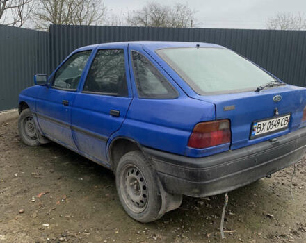 Синий Форд Эскорт, объемом двигателя 1.8 л и пробегом 370 тыс. км за 1000 $, фото 1 на Automoto.ua