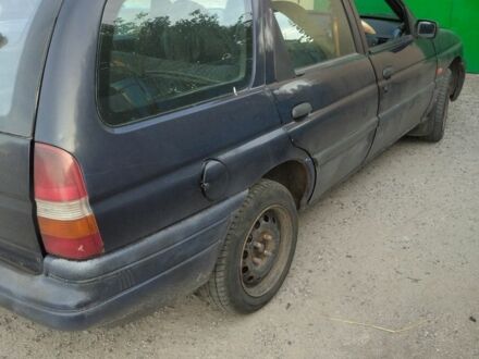 Синий Форд Эскорт, объемом двигателя 1.4 л и пробегом 300 тыс. км за 1300 $, фото 1 на Automoto.ua