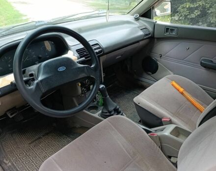 Зеленый Форд Эскорт, объемом двигателя 2 л и пробегом 150 тыс. км за 895 $, фото 2 на Automoto.ua