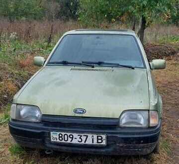 Форд Эскорт 1989 в Черновцах на Automoto.ua Зеленый Форд Эскорт, объемом двигателя 1.3 л и пробегом 200 тыс. км за 500 $, фото 1 на Automoto.ua
