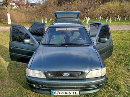 Зеленый Форд Эскорт, объемом двигателя 1.8 л и пробегом 436 тыс. км за 1999 $, фото 1 на Automoto.ua