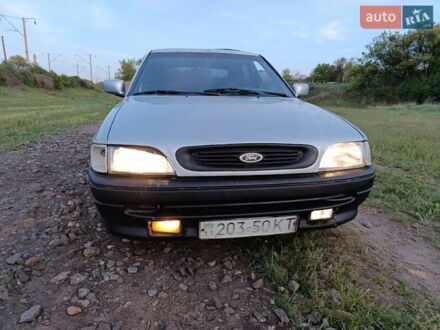 Форд Эскорт 1994 в Смеле на Automoto.ua Зеленый Форд Эскорт, объемом двигателя 0 л и пробегом 233 тыс. км за 999 $, фото 1 на Automoto.ua