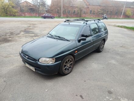 Зеленый Форд Эскорт, объемом двигателя 1.6 л и пробегом 220 тыс. км за 1100 $, фото 1 на Automoto.ua