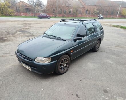 Зеленый Форд Эскорт, объемом двигателя 1.6 л и пробегом 220 тыс. км за 1100 $, фото 1 на Automoto.ua