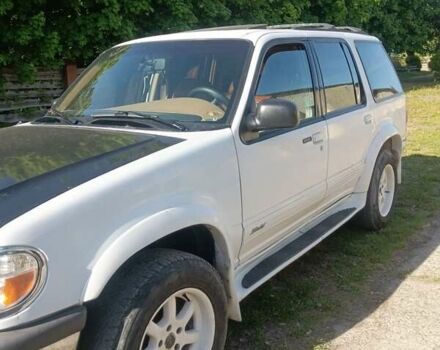 Білий Форд Експлорер, об'ємом двигуна 4 л та пробігом 234 тис. км за 5700 $, фото 2 на Automoto.ua