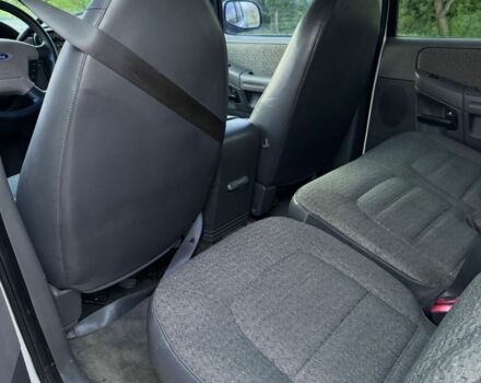 Белый Форд Эксплорер, объемом двигателя 4 л и пробегом 220 тыс. км за 2100 $, фото 7 на Automoto.ua