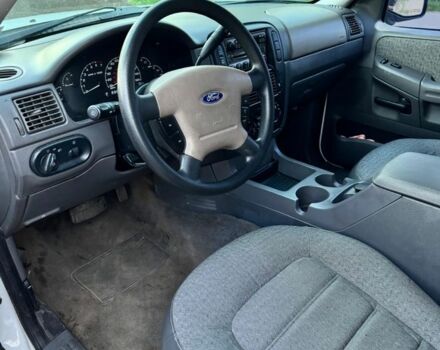 Белый Форд Эксплорер, объемом двигателя 4 л и пробегом 220 тыс. км за 2100 $, фото 5 на Automoto.ua