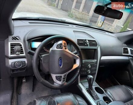 Белый Форд Эксплорер, объемом двигателя 3.5 л и пробегом 250 тыс. км за 12500 $, фото 1 на Automoto.ua