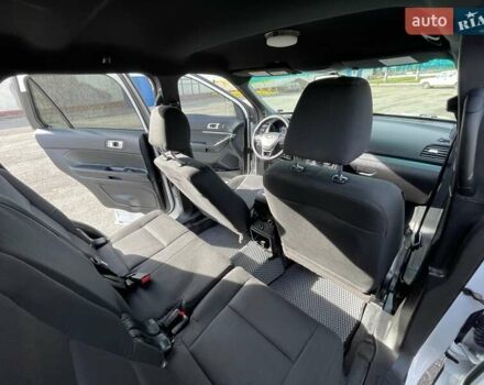 Белый Форд Эксплорер, объемом двигателя 3.72 л и пробегом 128 тыс. км за 16500 $, фото 5 на Automoto.ua