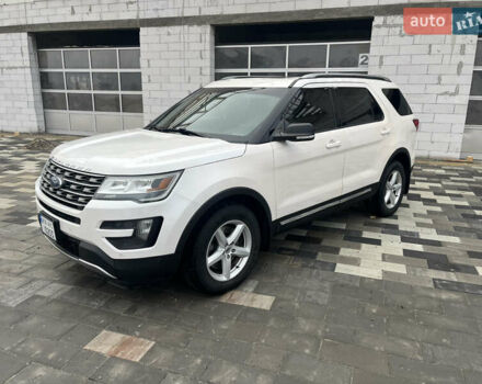 Белый Форд Эксплорер, объемом двигателя 3.5 л и пробегом 180 тыс. км за 17900 $, фото 3 на Automoto.ua