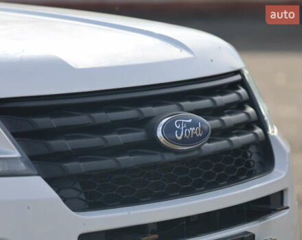 Белый Форд Эксплорер, объемом двигателя 3.72 л и пробегом 128 тыс. км за 16500 $, фото 10 на Automoto.ua