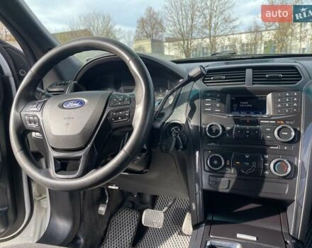 Белый Форд Эксплорер, объемом двигателя 3.72 л и пробегом 128 тыс. км за 16500 $, фото 4 на Automoto.ua