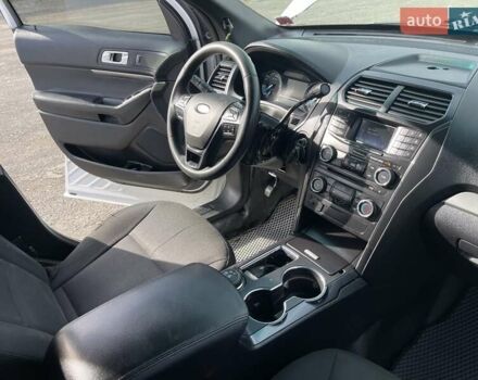 Белый Форд Эксплорер, объемом двигателя 3.72 л и пробегом 128 тыс. км за 16500 $, фото 7 на Automoto.ua