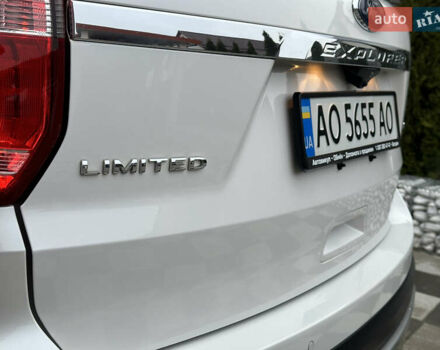 Білий Форд Експлорер, об'ємом двигуна 2.3 л та пробігом 148 тис. км за 16000 $, фото 18 на Automoto.ua