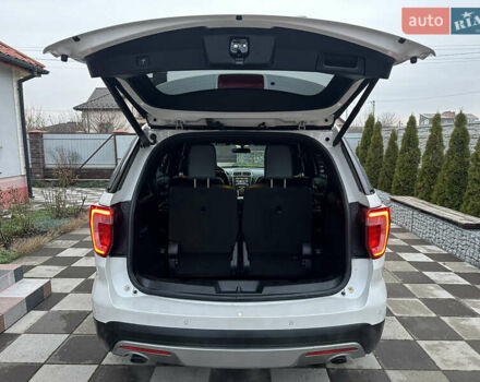 Білий Форд Експлорер, об'ємом двигуна 2.3 л та пробігом 148 тис. км за 16000 $, фото 39 на Automoto.ua