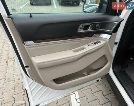 Білий Форд Експлорер, об'ємом двигуна 3.5 л та пробігом 195 тис. км за 12900 $, фото 17 на Automoto.ua