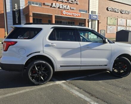 Білий Форд Експлорер, об'ємом двигуна 2.3 л та пробігом 417 тис. км за 15700 $, фото 8 на Automoto.ua