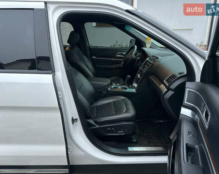 Білий Форд Експлорер, об'ємом двигуна 2.3 л та пробігом 148 тис. км за 16000 $, фото 59 на Automoto.ua