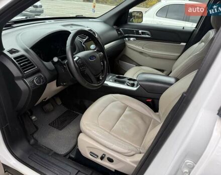 Білий Форд Експлорер, об'ємом двигуна 3.5 л та пробігом 195 тис. км за 12900 $, фото 18 на Automoto.ua