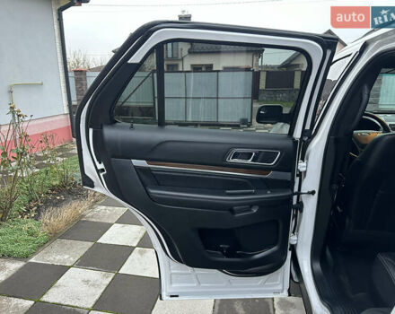 Білий Форд Експлорер, об'ємом двигуна 2.3 л та пробігом 148 тис. км за 16000 $, фото 30 на Automoto.ua