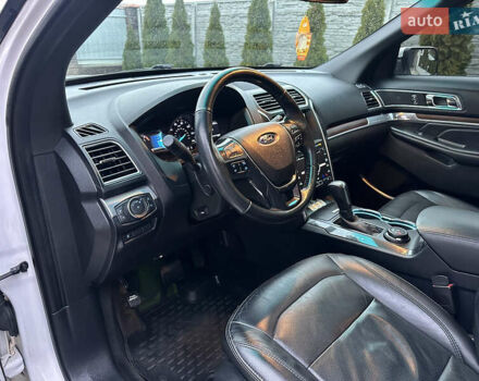 Білий Форд Експлорер, об'ємом двигуна 2.3 л та пробігом 148 тис. км за 16000 $, фото 66 на Automoto.ua