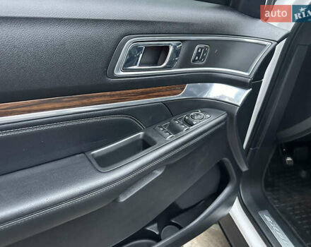 Білий Форд Експлорер, об'ємом двигуна 2.3 л та пробігом 148 тис. км за 16000 $, фото 23 на Automoto.ua