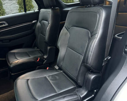 Білий Форд Експлорер, об'ємом двигуна 2.3 л та пробігом 148 тис. км за 16000 $, фото 34 на Automoto.ua