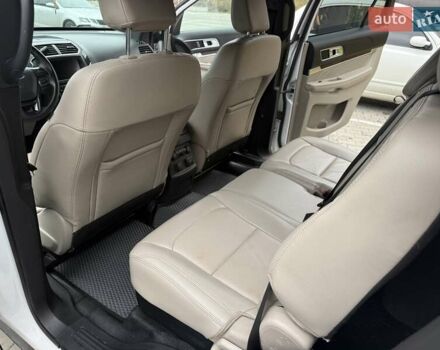 Білий Форд Експлорер, об'ємом двигуна 3.5 л та пробігом 195 тис. км за 12900 $, фото 28 на Automoto.ua