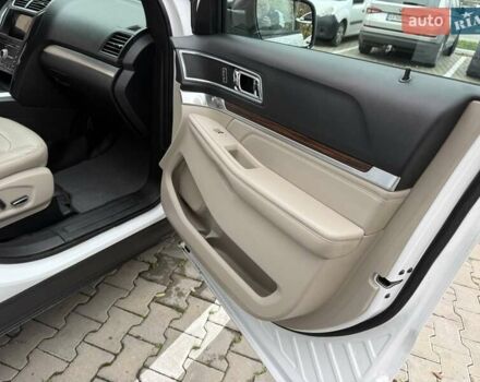 Білий Форд Експлорер, об'ємом двигуна 3.5 л та пробігом 195 тис. км за 12900 $, фото 34 на Automoto.ua