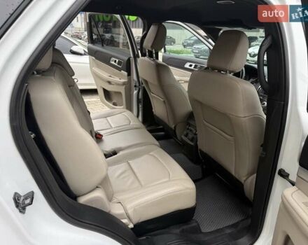 Білий Форд Експлорер, об'ємом двигуна 3.5 л та пробігом 195 тис. км за 12900 $, фото 32 на Automoto.ua