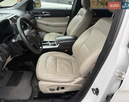 Білий Форд Експлорер, об'ємом двигуна 3.5 л та пробігом 195 тис. км за 12900 $, фото 21 на Automoto.ua