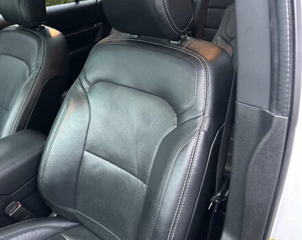 Білий Форд Експлорер, об'ємом двигуна 2.3 л та пробігом 148 тис. км за 16000 $, фото 28 на Automoto.ua