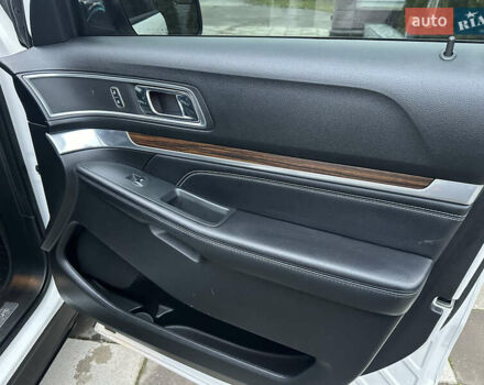 Білий Форд Експлорер, об'ємом двигуна 2.3 л та пробігом 148 тис. км за 16000 $, фото 58 на Automoto.ua