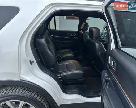 Білий Форд Експлорер, об'ємом двигуна 2.3 л та пробігом 148 тис. км за 16000 $, фото 51 на Automoto.ua